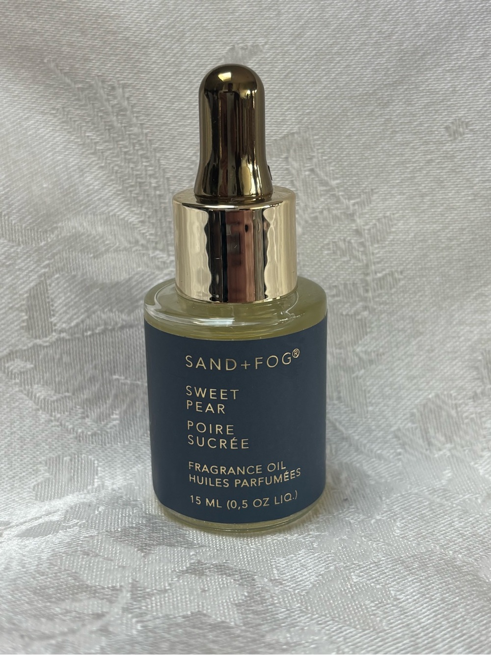 SAND+FOG Sweet Pear Fragrance Oil - Blue & Gold Bottle (15 ml)